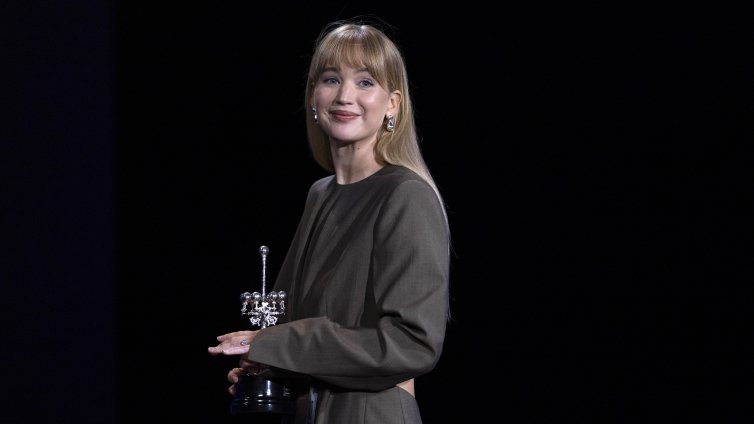 Дженифър Лорънс не се притеснява от голотата и целулита в новия си филм