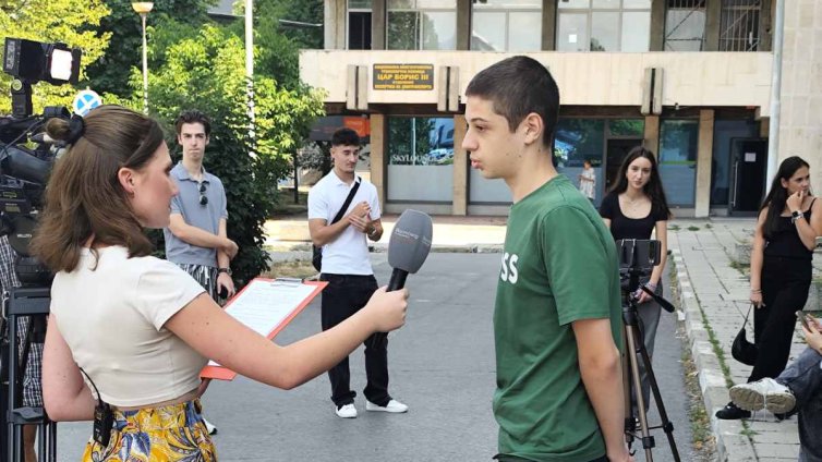 Младите срещат медиите: Как стажът в Bulgaria ON AIR и Bloomberg TV промени гледните точки на 11 гимназисти