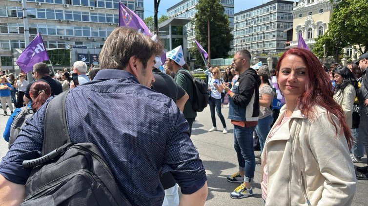 Протест: Обществените медии блокираха кръстовището около Софийския университет СНИМКИ