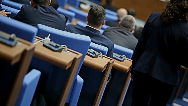 Бойкот на опозицията провали заседанието за ВСС