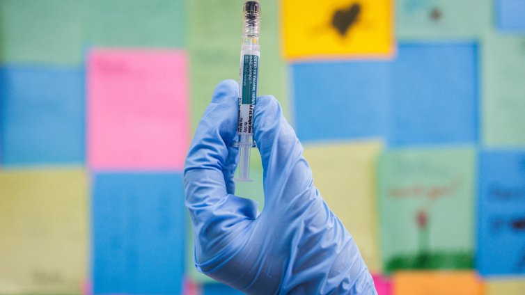 832-ма са се ваксинирали срещу COVID в първата седмица на кампанията