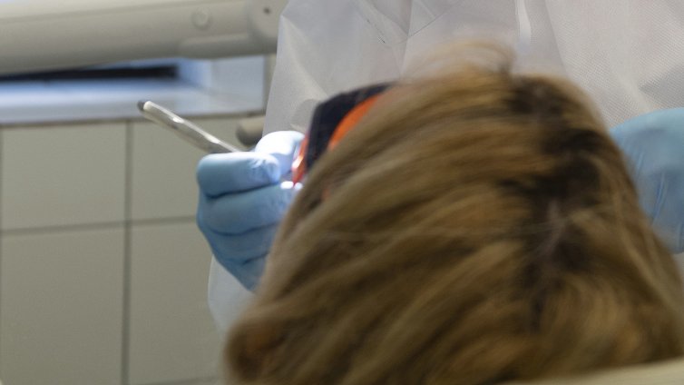 Заболяванията на венците повишават риска от сърдечен удар и проблеми с мозъка