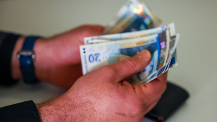 Средният осигурителен доход за юли 2025 г. е 1844,98 лв.