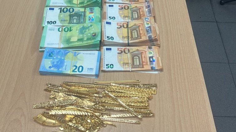 Хванаха недекларирани 81 170 евро и 997,50 г злато на Капитан Андреево
