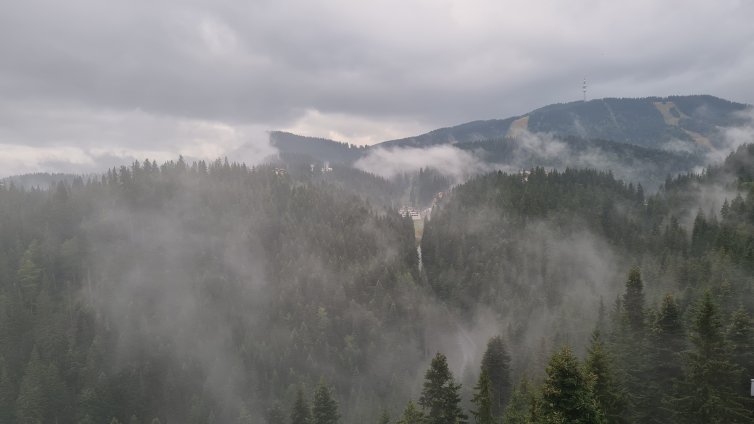 Облачно и мъгливо е в планините, условията за туризъм не са добри