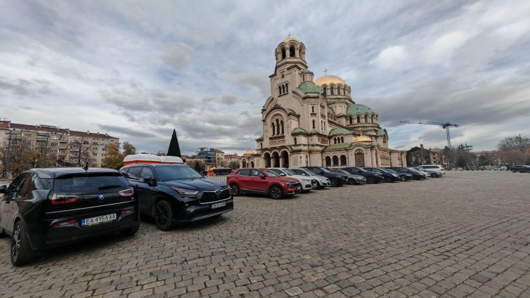 От 1 декември парламентът няма да ползва паркинга около "Св. Александър Невски"