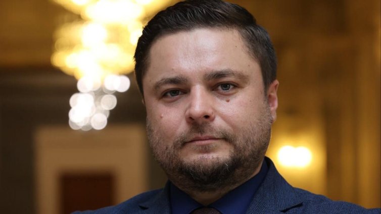 И Мюмюн Мюмюн обърна гръб на Доган, напусна партията му 