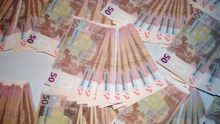 В града на фалшивото евро иззеха 100 броя менте банкноти