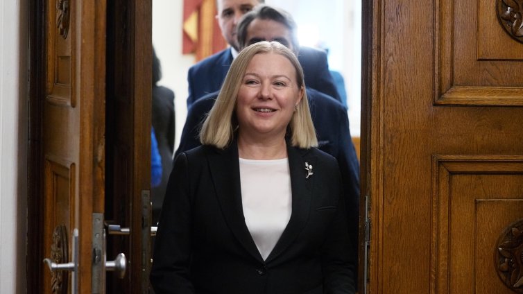 Надежда Йорданова отрече да има връзки със Сорос 