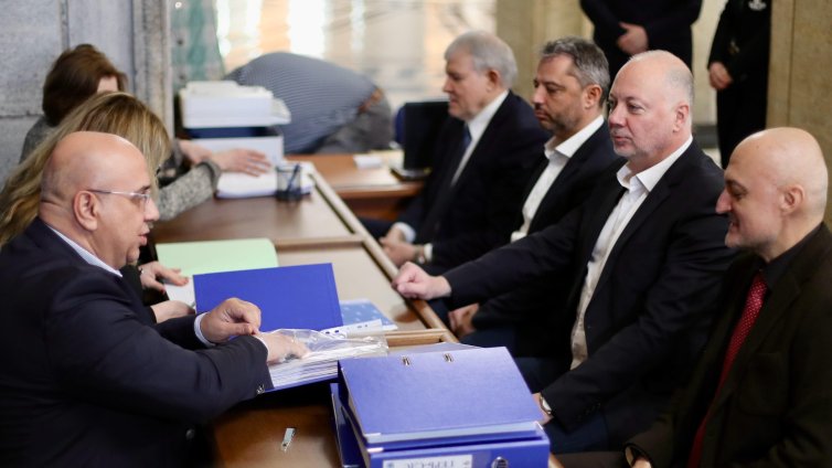 С 9999 подписа ГЕРБ се регистрираха за изборите 