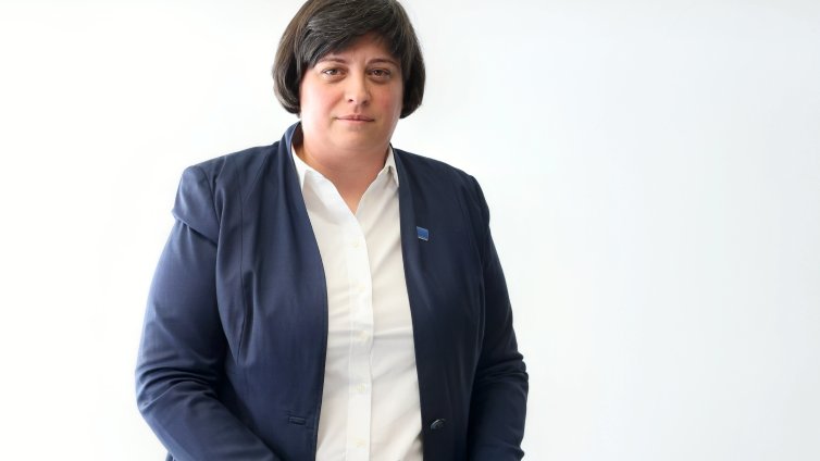 Диана Русинова прие да е шеф на АПИ, бащата на Сияна обяви война на системата