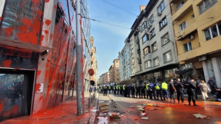 Четирима привърженици на "Възраждане" остават в ареста