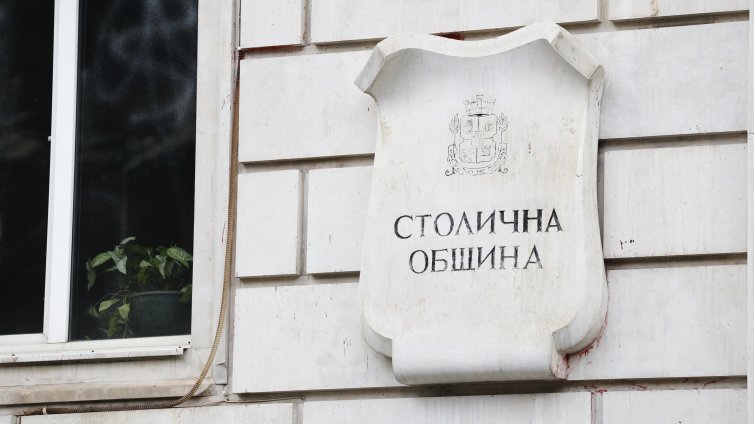 Служители на Антикорупционната комисия влязоха в офиса на зам. кмет на София
