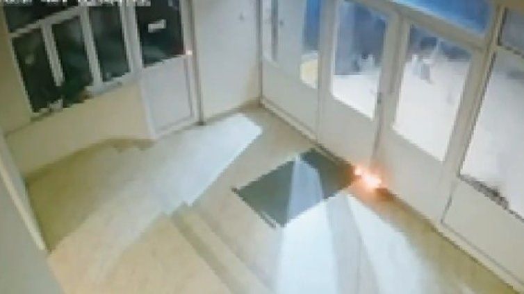 Над 150 души живеят в страх заради палежи в блок в София