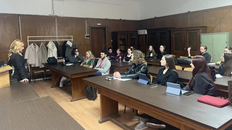 Цънцарова си намери нова работа, преподава  "Политическа журналистика" в СУ ВИДЕО