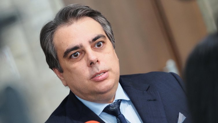 Асен Василев възмутен: Какво прави вицепремиерът в Китай?