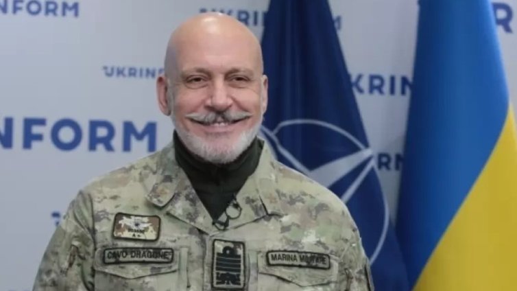 Адмирал Драгоне, най-висшият военен на НАТО, е на инспекция в България