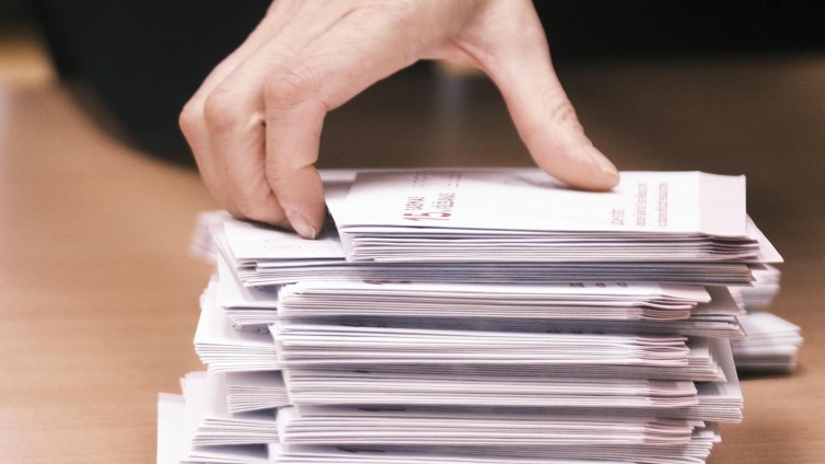 Как се гласува в държава с трима президенти и около 150 министри?