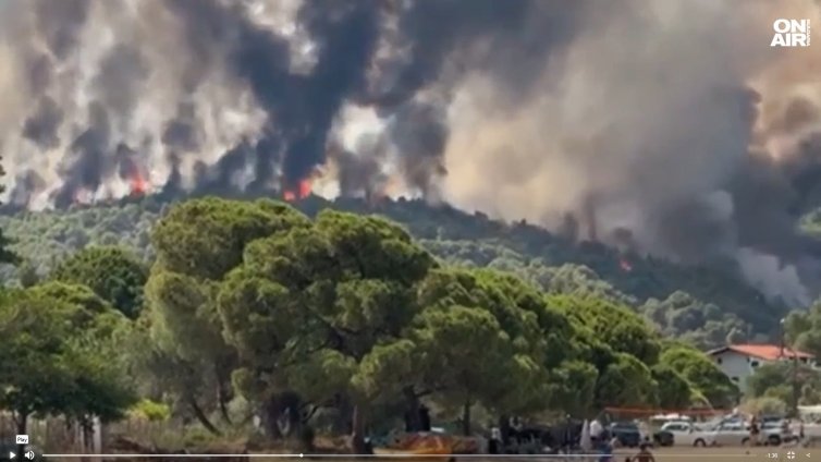 Евакуират туристи от Крит заради пожарите