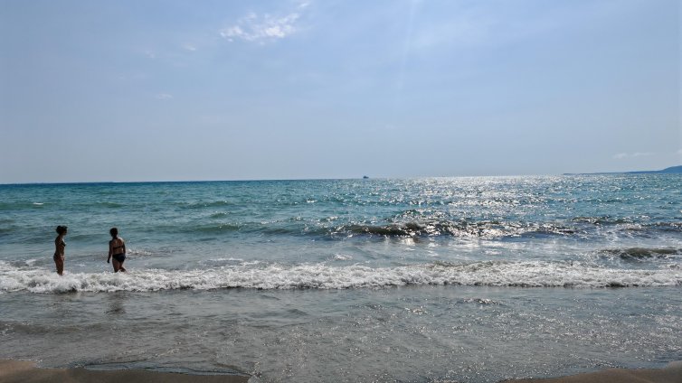 Времето днес: Слънчево, на места ще превали