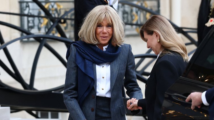 Бриджит Макрон се извини с половин уста на феминистките, които нарече "глупави кучки"