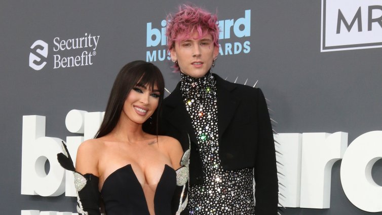 На Машин Гън Кели вече не му е до купони, празнува ЧРД само с бебето