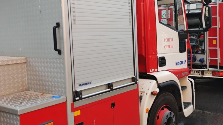 Дете е с изгаряния, опитало се да запали само печка 