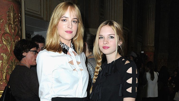 Вижте първи снимки от сватбата на Стела Бандерас, Дакота Джонсън е шаферка