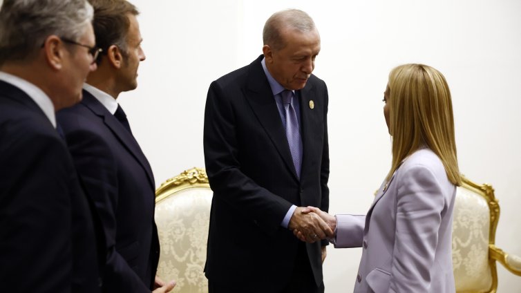 Ердоган със съвет към Мелони: Трябва да спреш да пушиш! ВИДЕО