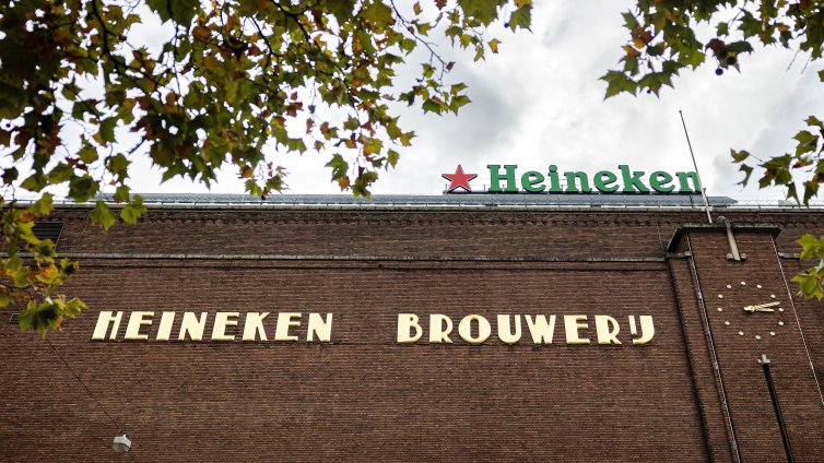 Хората спряха да пият бира, Heineken съкращава 6000 работни места