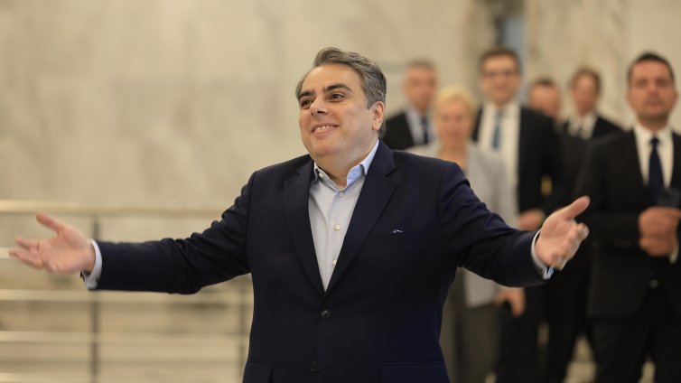 Асен Василев: Трябва ни президент, от когото няма да ни е срам