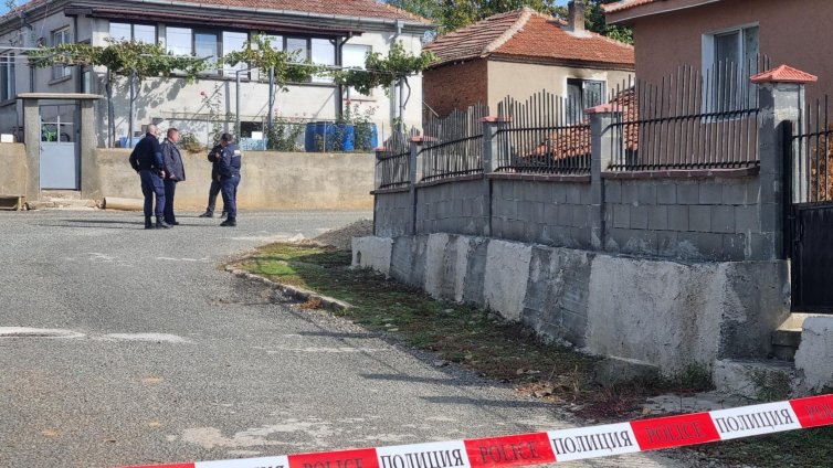 Тройният убиец от Люляково е стрелял осем пъти, намушкал е роднините и с нож 