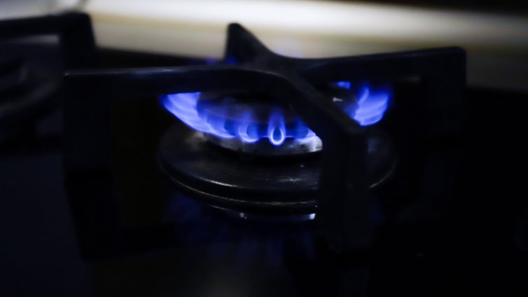 КЕВР се опасява от рязко повишение на цените на газа, парното и тока от юли