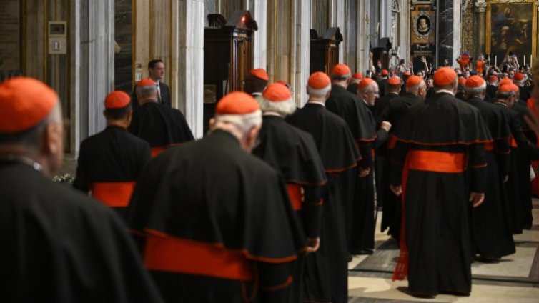 Сериозно, но и на моменти комично: Фактите и куриозите около конклавите за избор на папа