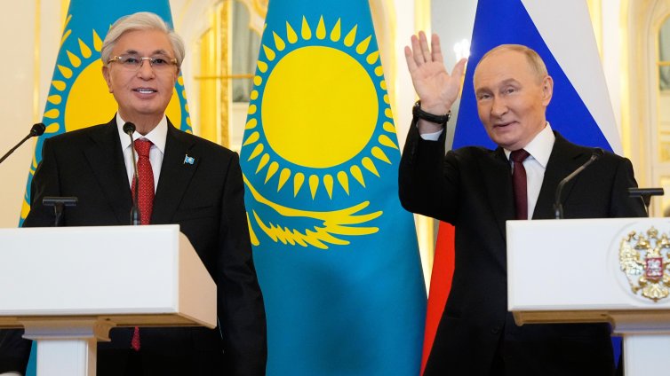 Путин подари четири амурски тигъра на Казахстан 