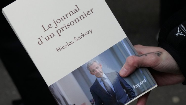 Саркози продаде за дни над 100 000 от книгата си за затвора
