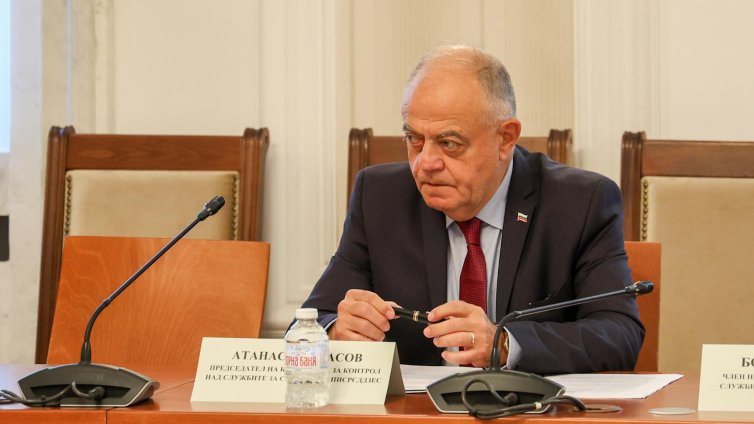 Атанасов: Управляващите узурпират репресивната власт на държавата