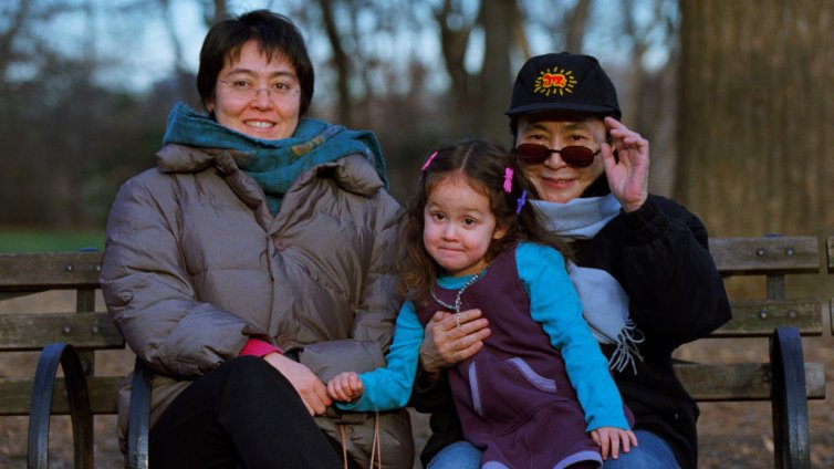 Десетилетната сага на Йоко Оно в търсене на дъщеря ѝ - отвличане, сълзи и помирение 