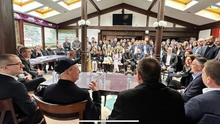 Активисти на Ахмед Доган влязоха в "Сараите" в Бояна, отвън пълно с полиция СНИМКИ