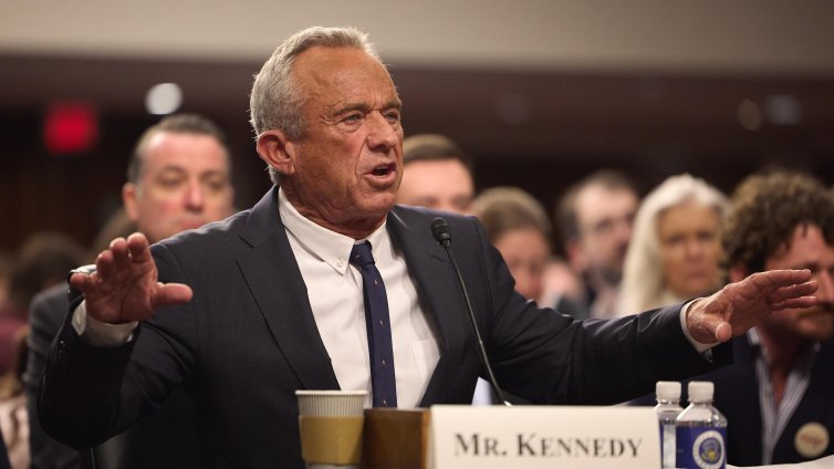 Кенеди-младши и Пийт Хегсет във фитнес предизвикателство пред морски пехотинци ВИДЕО