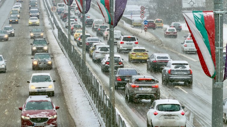 АПИ с призив към шофьорите: Тръгвайте подготвени за зимата
