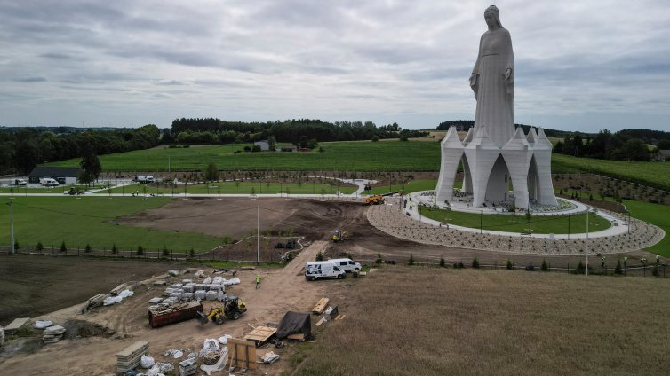 В Полша откриват най-високата статуя на Дева Мария в Европа