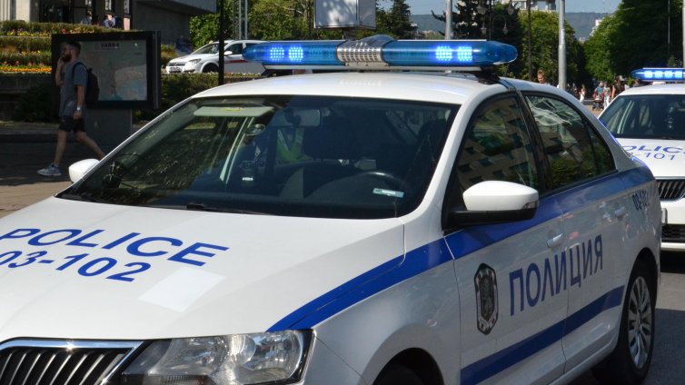 Момиченце и шест жени са пострадали при катастрофа