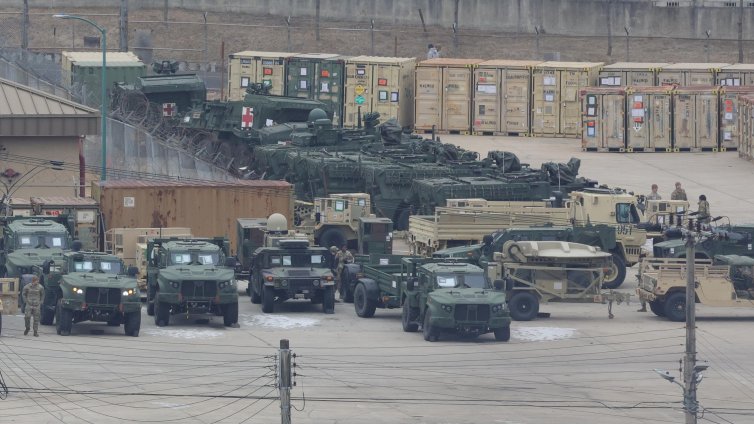 Ким Чен Ун показа най-дългообхватната ракетна артилерия в света