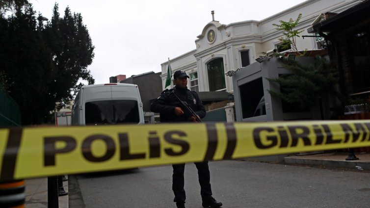 Избягал затворник уби двама души в турски град