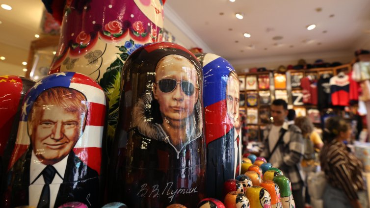 Тръмп и Путин, но като матрьошки, са хит в Москва 