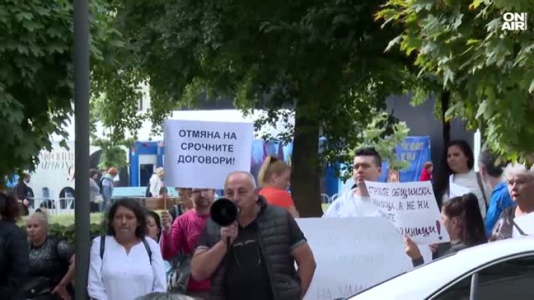 Протест под прозорците на Терзиев заради общинските жилища