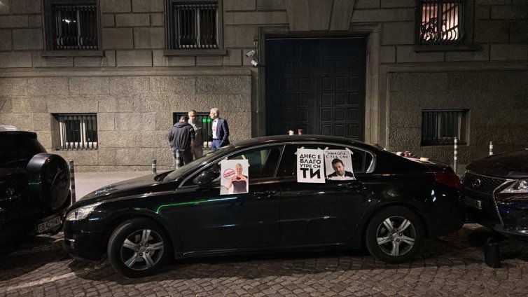 Лена Бориславова: Те подадоха оставка, но не сдадоха властта