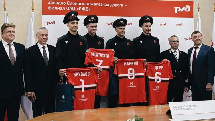 С железничарска фуражка Мони Николов официално стана част от "Локомотив" (Новосибирск) 