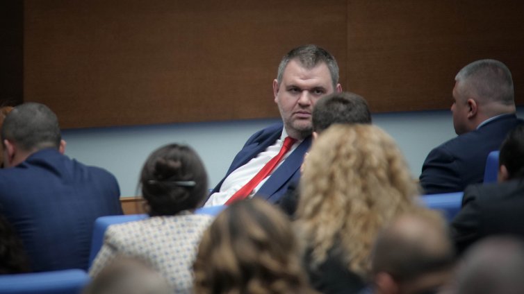 Пеевски: Нечувано, през задния вход се вкарва една партия в парламента